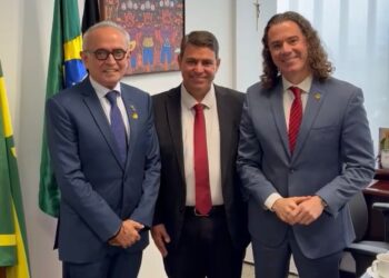 Ao lado de Cícero, Veneziano recebe o apoio à sua reeleição do presidente da Câmara de João Pessoa, Dinho Dowsley
