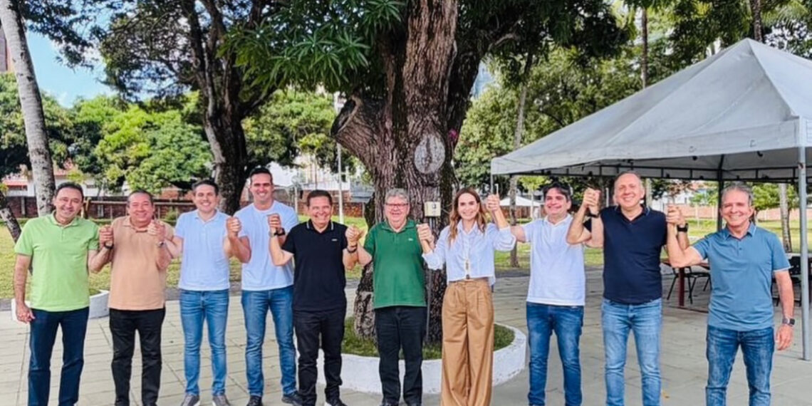 João Azevêdo e Lucas celebram apoio de Adriano Galdino: “Seguimos juntos”