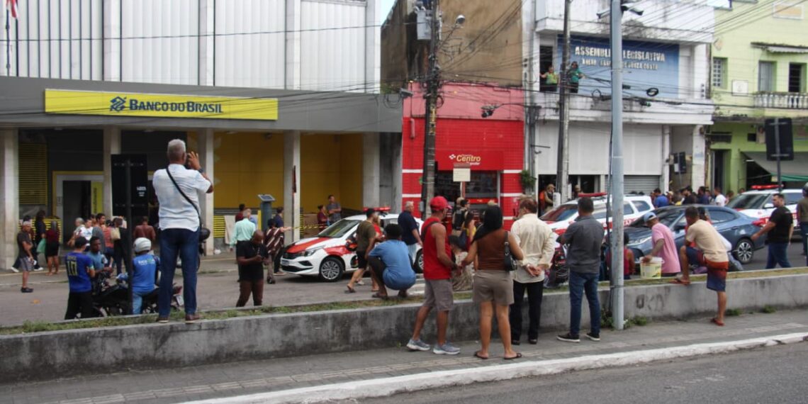 Jovem é assassinado a tiros próximo à ‘Praça dos Três Poderes’, no Centro de João Pessoa