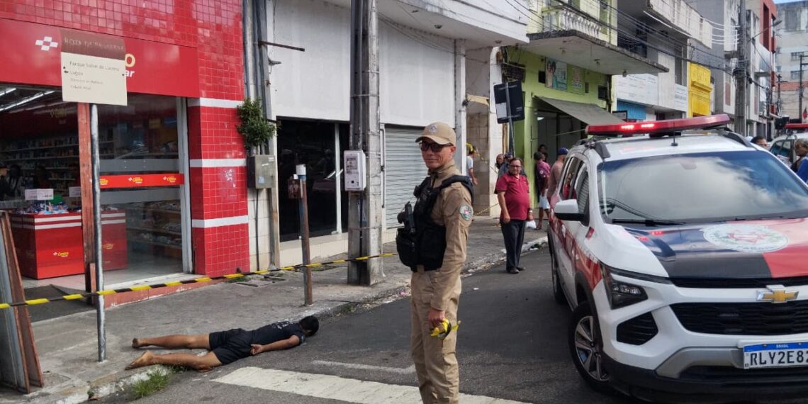 Jovem é assassinado a tiros próximo à ‘Praça dos Três Poderes’, no Centro de João Pessoa