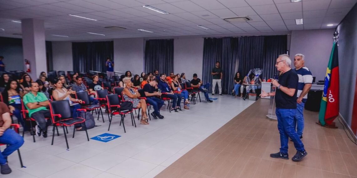 Cícero Lucena fala para profissionais e estudantes de Medicina Veterinária como João Pessoa se tornou referência em políticas Pet