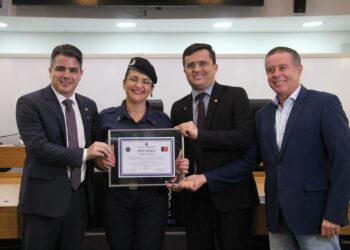 ALPB concede título de cidadã paraibana à guarda civil, Iris Cavalcante