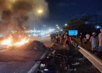 Moradores do Bairro São José voltam a fechar BR-230, em JP