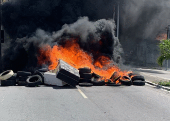 Protesto contra PM em Cruz das Armas tem fogo intenso e agressão