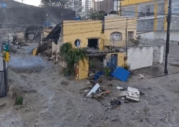 Uma pessoa morre e casas são destruídas após rompimento de reservatório da Cagepa, em Campina Grande
