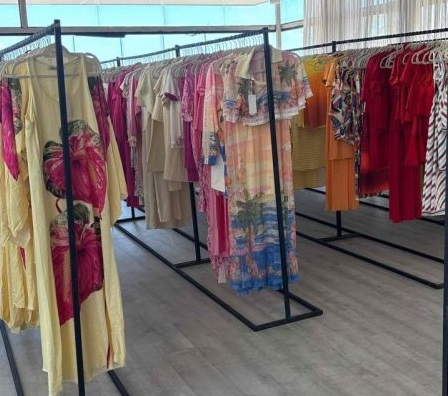 Operação apreende roupas de marca vendidas ilegalmente na Orla de JP