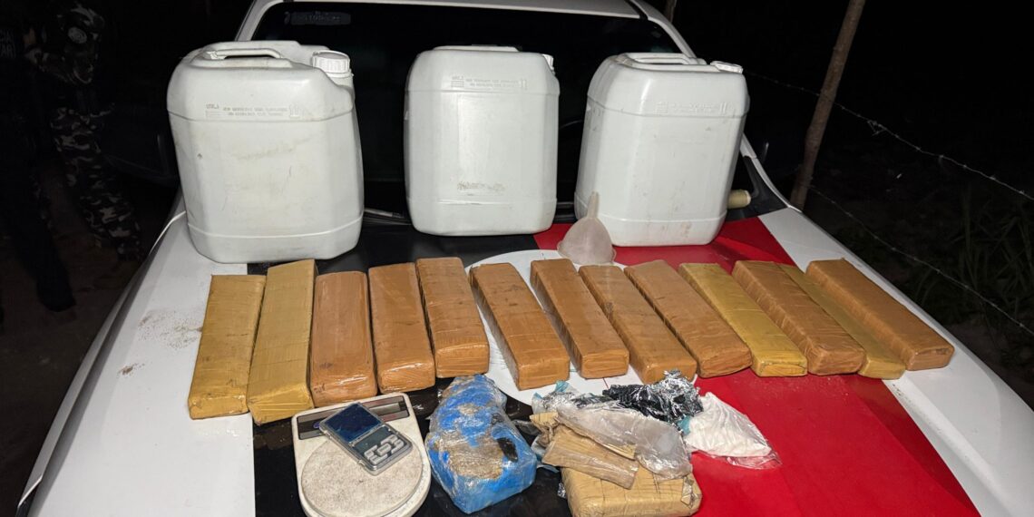 PM apreende 16 kg de drogas em área de mata no bairro de Mangabeira
