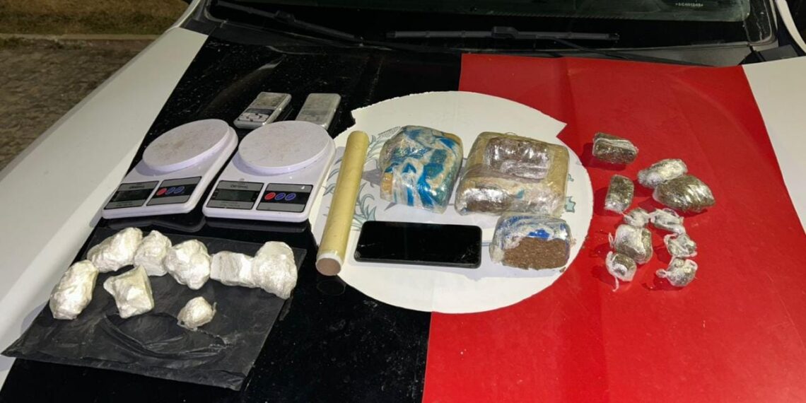 PM apreende 16 kg de drogas em área de mata no bairro de Mangabeira