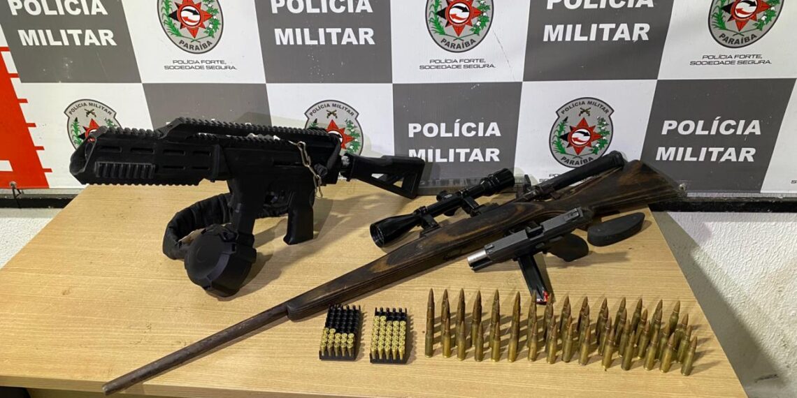 PM apreende fuzil, submetralhadora, pistola e drogas em ação e Cabedelo, na Grande JP
