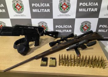 PM apreende fuzil, submetralhadora, pistola e drogas em ação e Cabedelo, na Grande JP