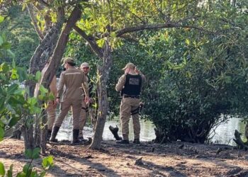 Homem é encontrado morto com marcas de tiros no rio Sanhauá, em Bayeux