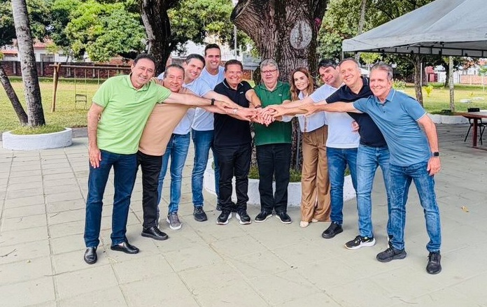 Adriano Galdino retira pré-candidatura e anuncia apoio a Lucas Ribeiro em 2026