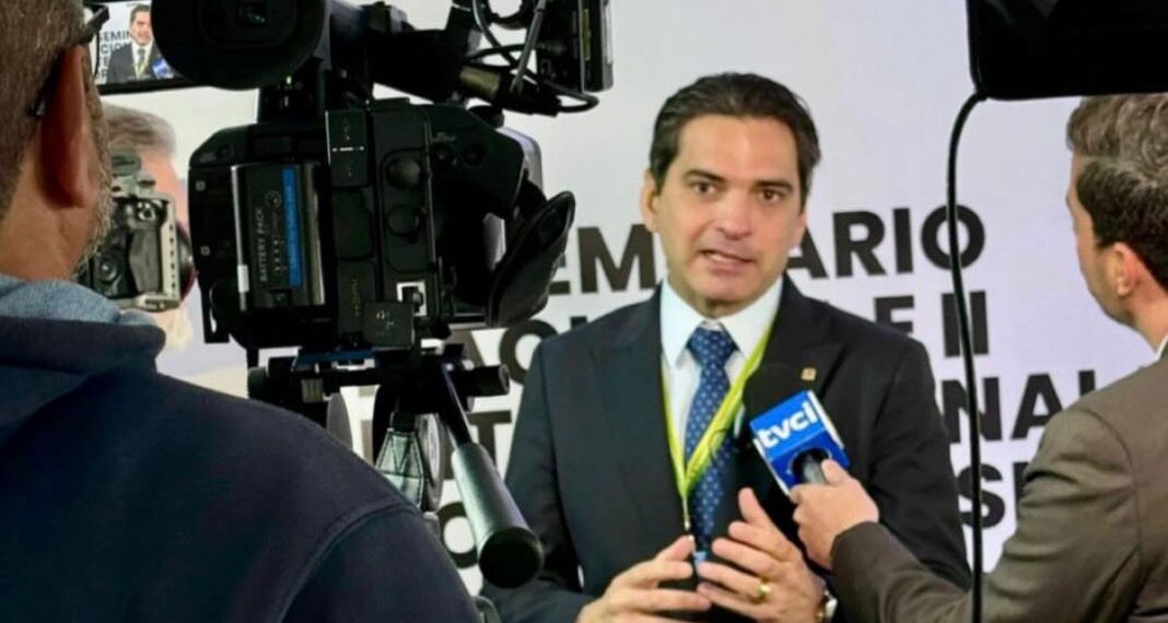 Senado aprova projeto de Murilo Galdino que proíbe desconto na folha de pagamento de aposentados e pensionistas do INSS