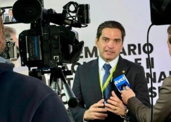 Senado aprova projeto de Murilo Galdino que proíbe desconto na folha de pagamento de aposentados e pensionistas do INSS