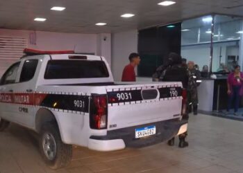 Troca de tiros entre policiais e suspeitos deixa dois mortos, em Bayeux