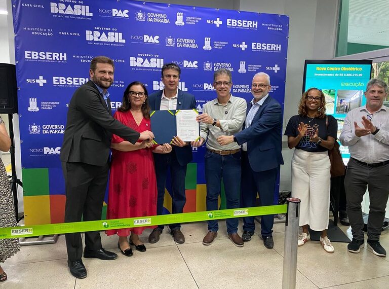Ministro visita Paraíba e assina pacote de obras em hospitais universitários
