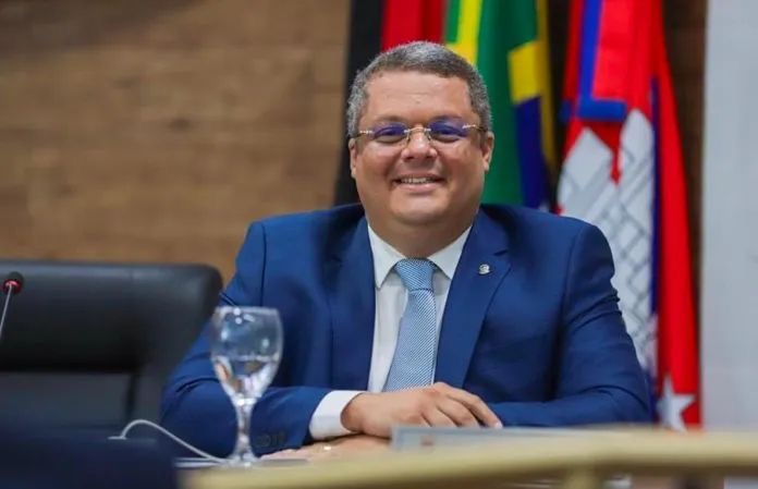 TRE-PB comunica e Câmara dá posse a Edvaldo Neto como novo prefeito de Cabedelo