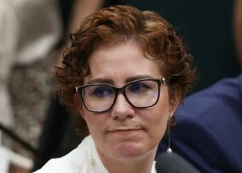 Carla Zambelli renuncia ao cargo de deputada federal
