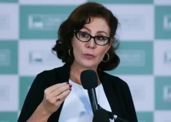 Moraes determina perda de mandato de Zambelli e anula votação da Câmara