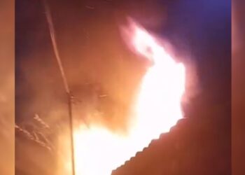 Incêndio de grandes proporções atinge comunidade Torre de Babel no Valentina, em João Pessoa