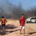 Incêndio atinge mais de dez carros na praia de Barra de Mamanguape, em Rio Tinto