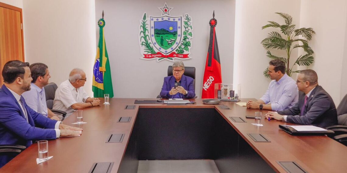 Cícero assina termo de cessão da Estação das Artes para instalação de Centro de Computação Quântica