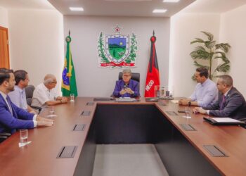 Cícero assina termo de cessão da Estação das Artes para instalação de Centro de Computação Quântica