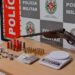 Polícia apreende espingardas, munição e drogas em ações em bairro da capital