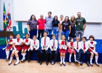 Leo Bezerra prestigia Auto de Natal de alunos da Rede Municipal e elogia trabalho realizado pela educação