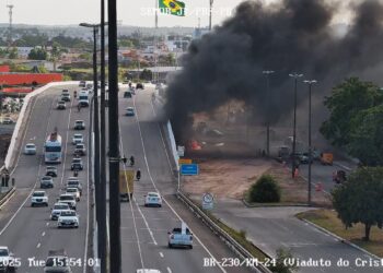 Incêndio é registrado na área do viaduto de Água Fria, em João Pessoa
