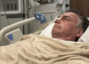 Bolsonaro já está no quarto e cirurgia não teve intercorrências, dizem médicos