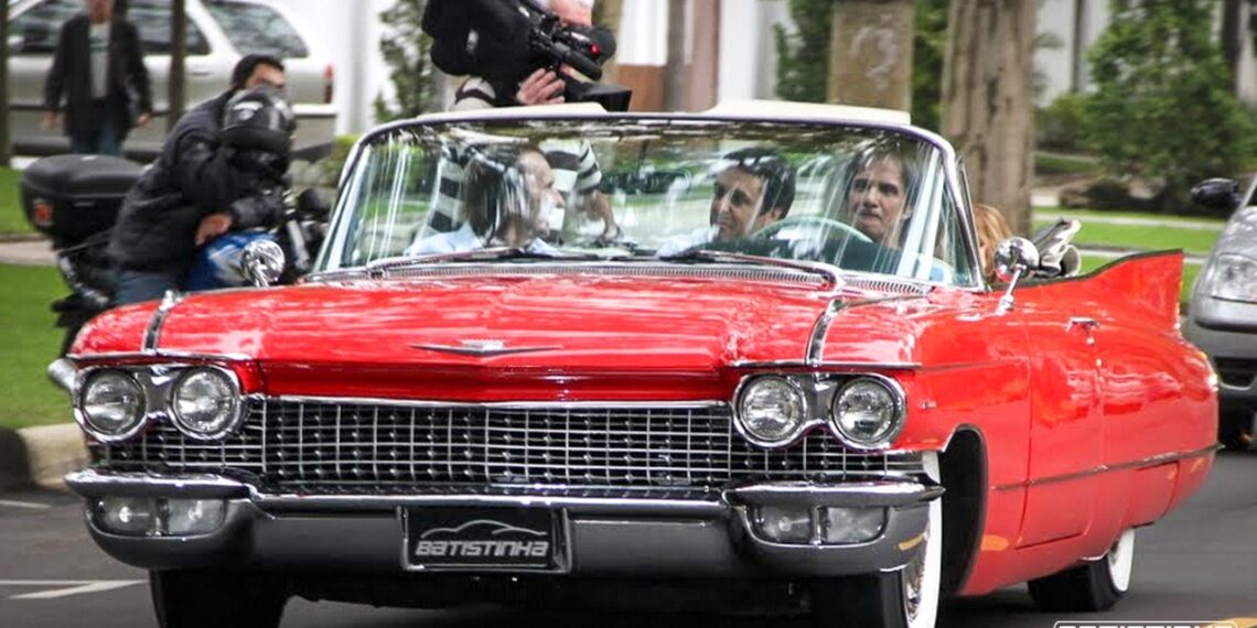 Roberto Carlos sofre acidente e bate Cadillac em gravação de fim de ano