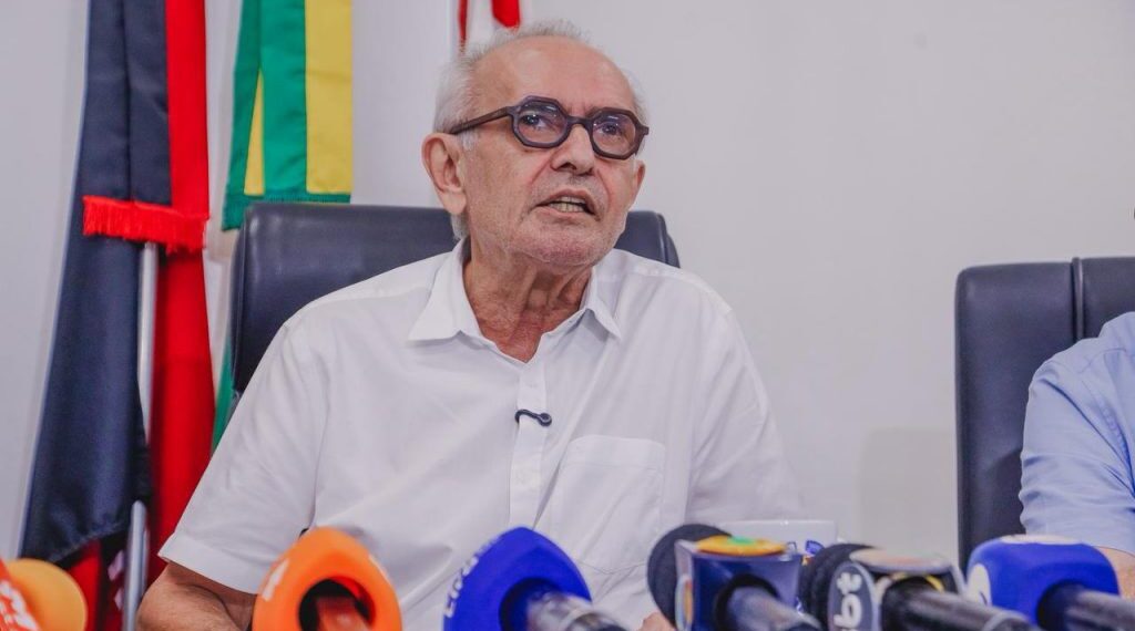 Cícero Lucena anuncia antecipação de segunda parcela do 13° salário e dinheiro já está na conta