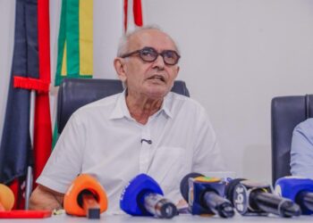 Cícero Lucena anuncia antecipação de segunda parcela do 13° salário e dinheiro já está na conta