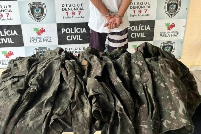 Suspeito é detido e roupas camufladas são apreendidas em Cabedelo
