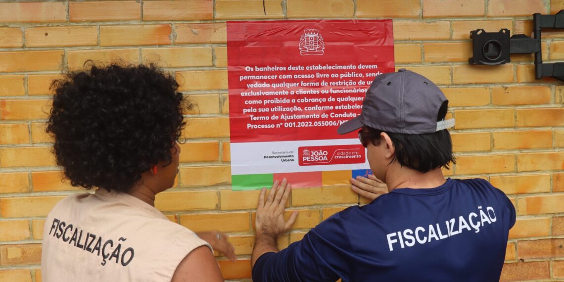 Quiosques podem ser multados por cobrar uso de banheiro na orla de João Pessoa