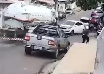 Caminhão desgovernado provoca acidente com cinco veículos em Cruz das Armas