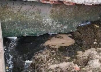 Prefeitura de João Pessoa notifica Cagepa para corrigir vazamento de esgoto na orla