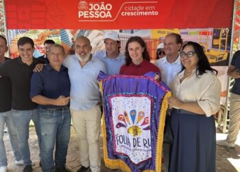 Ao lado de Cícero, Veneziano anuncia R$ 3 milhões para os eventos de João Pessoa, durante lançamento da programação do Carnaval da capital