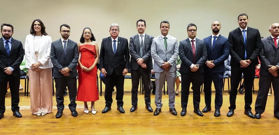 Governador João empossa novos procuradores e auditores de contas