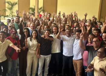 Prefeito, vice, vereadores e lideranças de Santa Rita, 3º maior colégio eleitoral da Paraíba, oficializam apoio à reeleição de Veneziano
