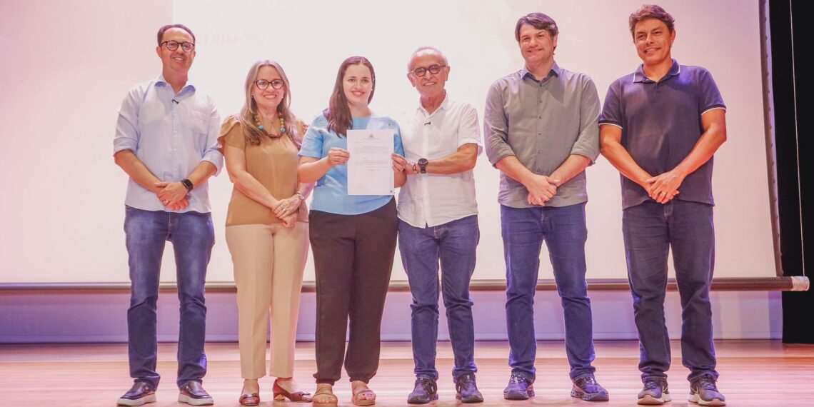 Cícero Lucena nomeia 403 aprovados no concurso da Educação e ultrapassa a marca de 2.500 convocados