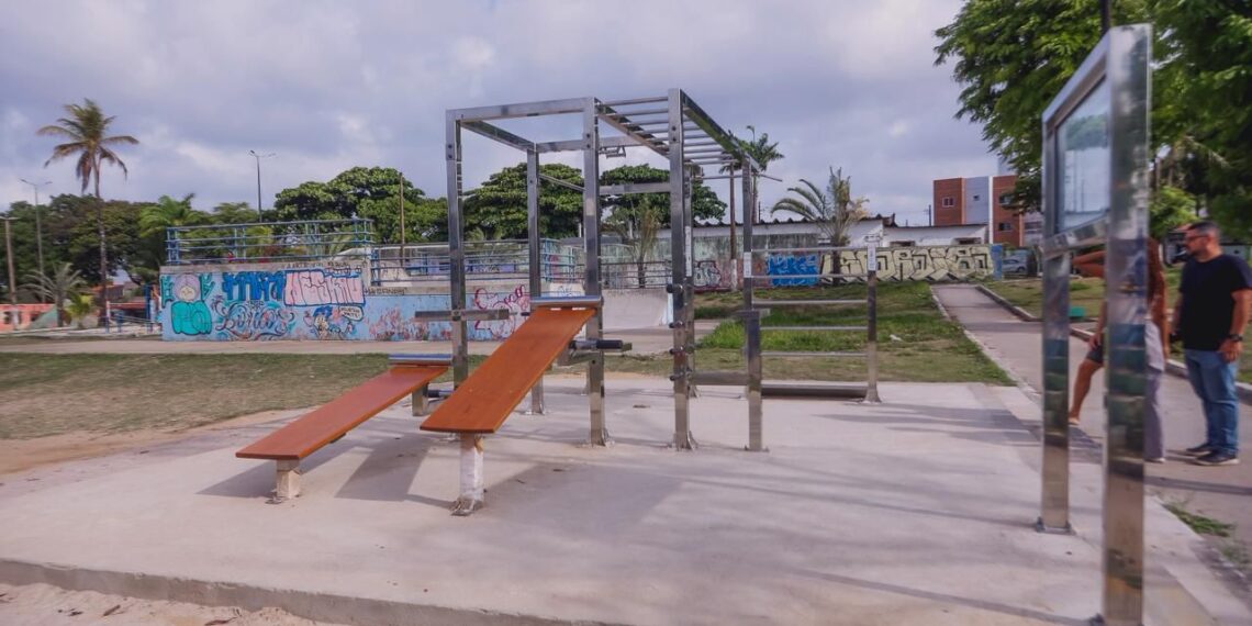 Cícero Lucena entrega equipamentos de calistenia em cinco praças e parques de João Pessoa
