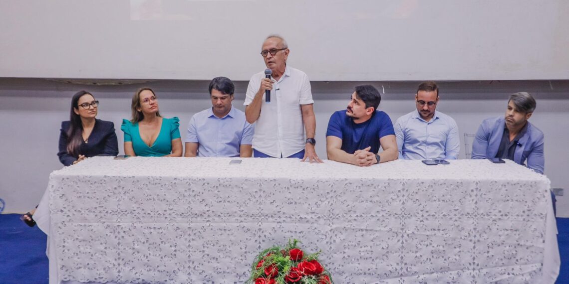 Prefeito lança Pós-Graduação em Medicina de Emergência e reforça compromisso com atendimento humanizado