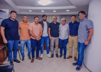 Cícero Lucena recebe apoio de grupo de oposição de Sumé na disputa pelo Governo