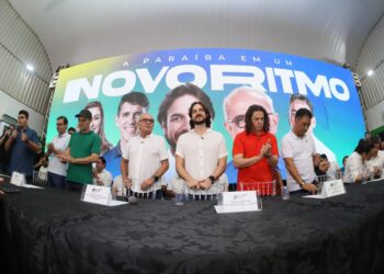 Mersinho Lucena entrega van à Prefeitura de Patos para fortalecer esporte e cultura