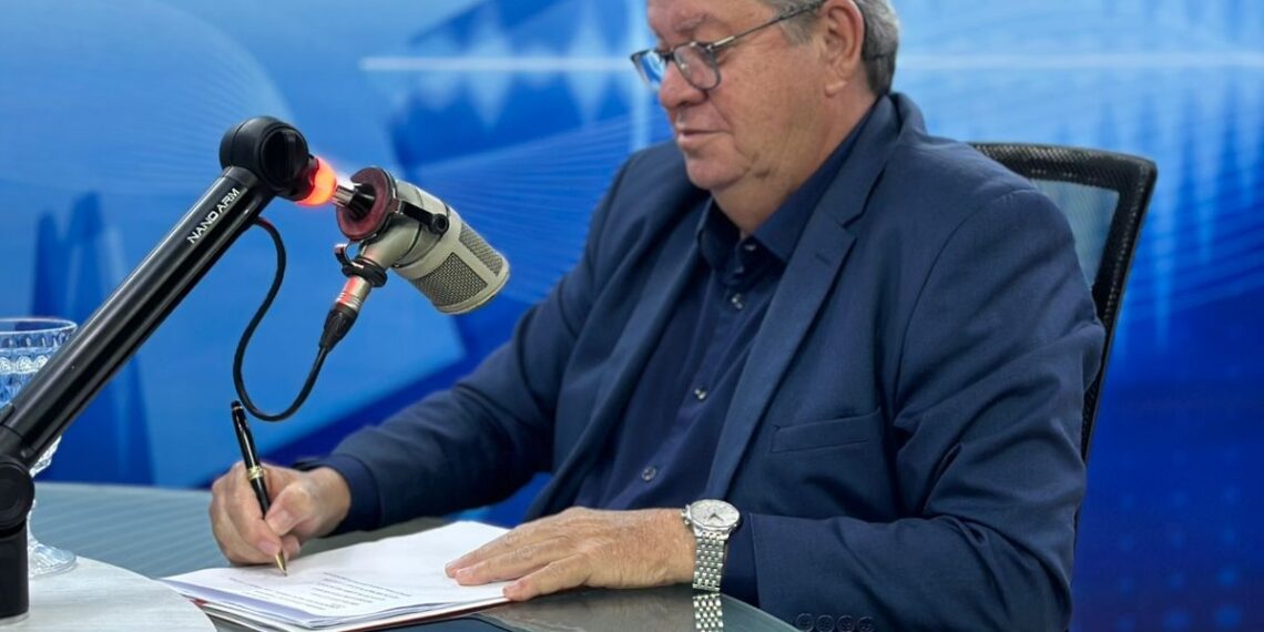 João Azevêdo revela estudos para conceder reajuste acima de 5% para servidores públicos