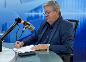 João Azevêdo revela estudos para conceder reajuste acima de 5% para servidores públicos