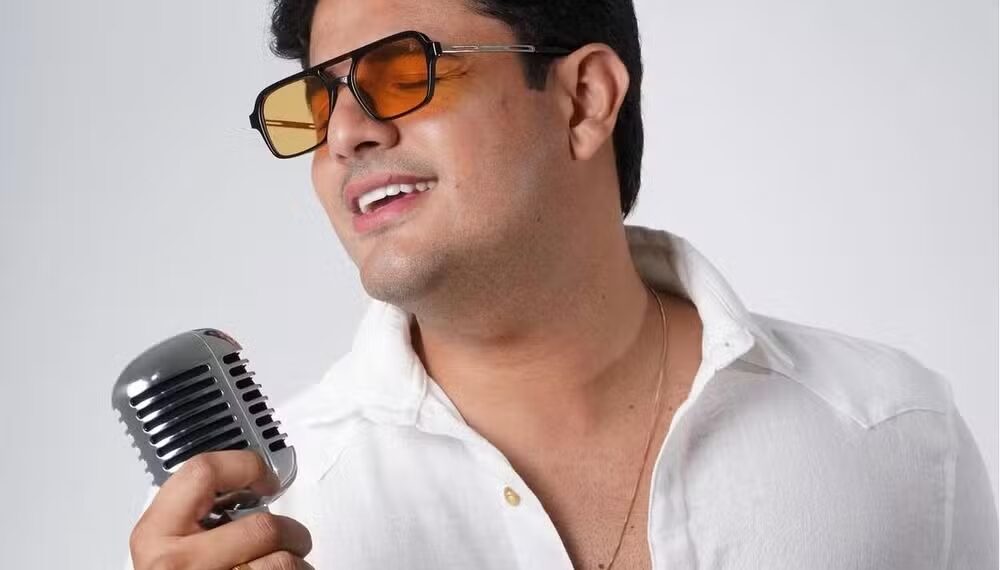 Denunciado por agredir esposa, cantor João Lima se apresenta e será ouvido pela Polícia