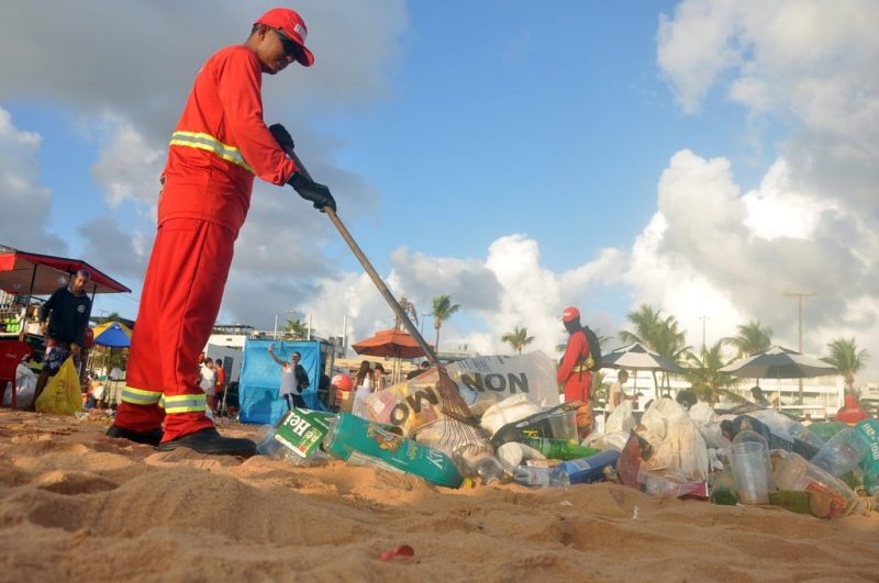 Virada de ano: Emlur recolhe 100 toneladas de resíduos na Orla de João Pessoa